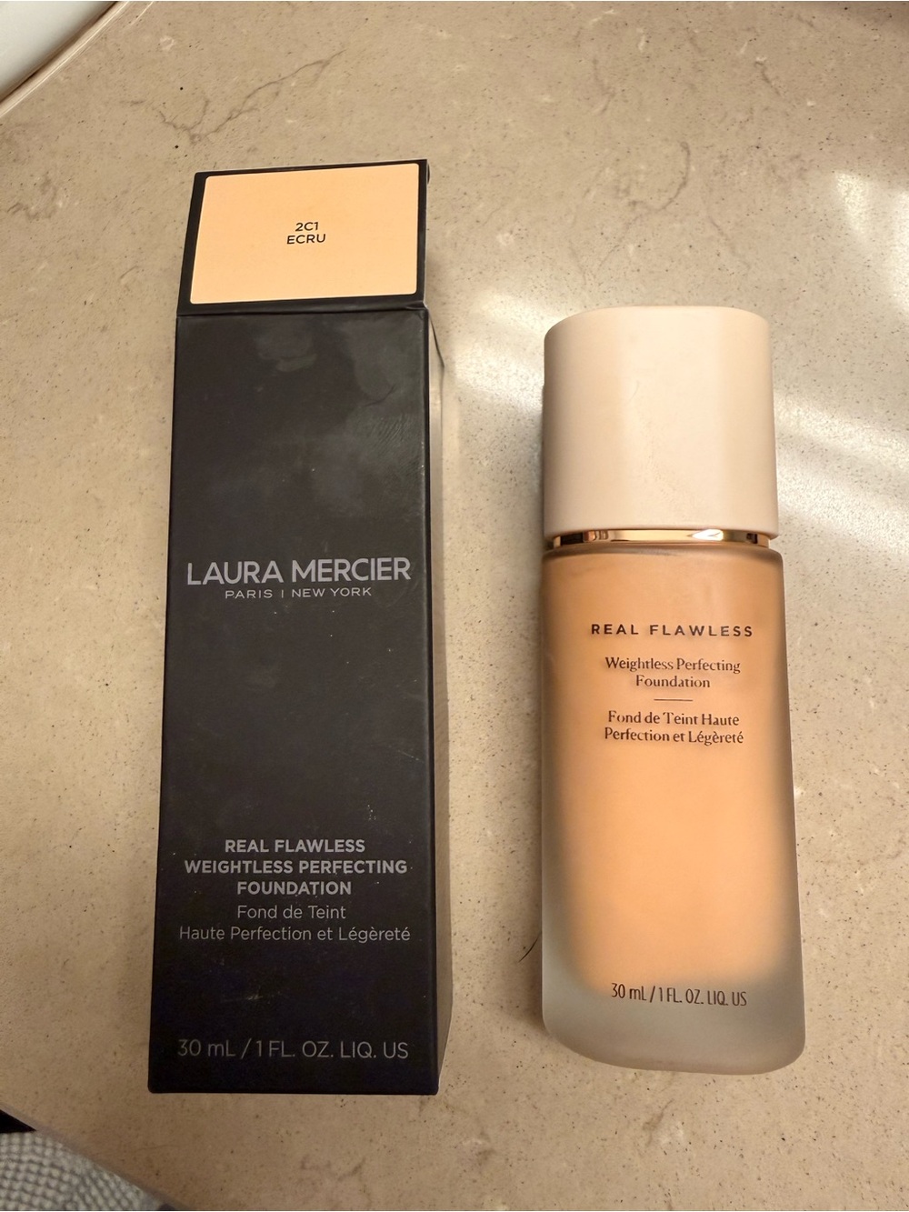 laura mercier Real Flawless Weightless Perfecting Foundation - Ecru (beige)